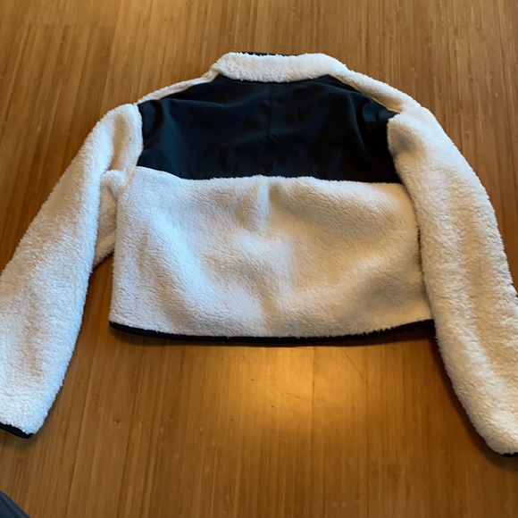 Nike Crop-top Sweater - Picture 2 of 3